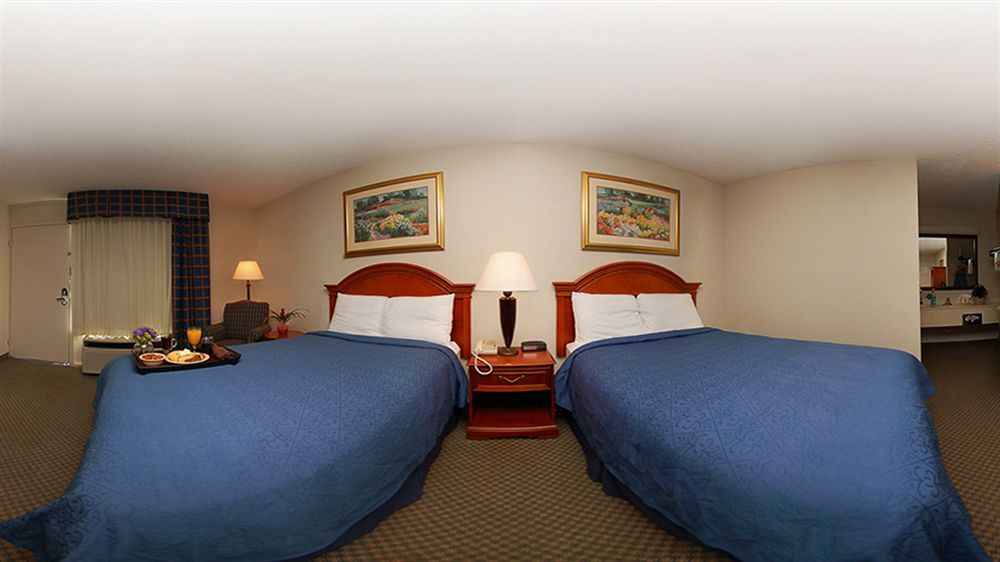 Texas Inn & Suites 登顿 外观 照片