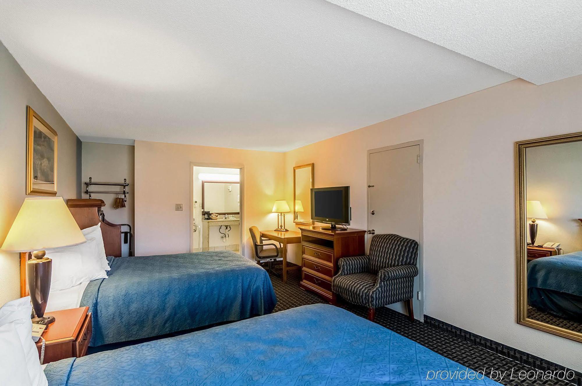 Texas Inn & Suites 登顿 外观 照片