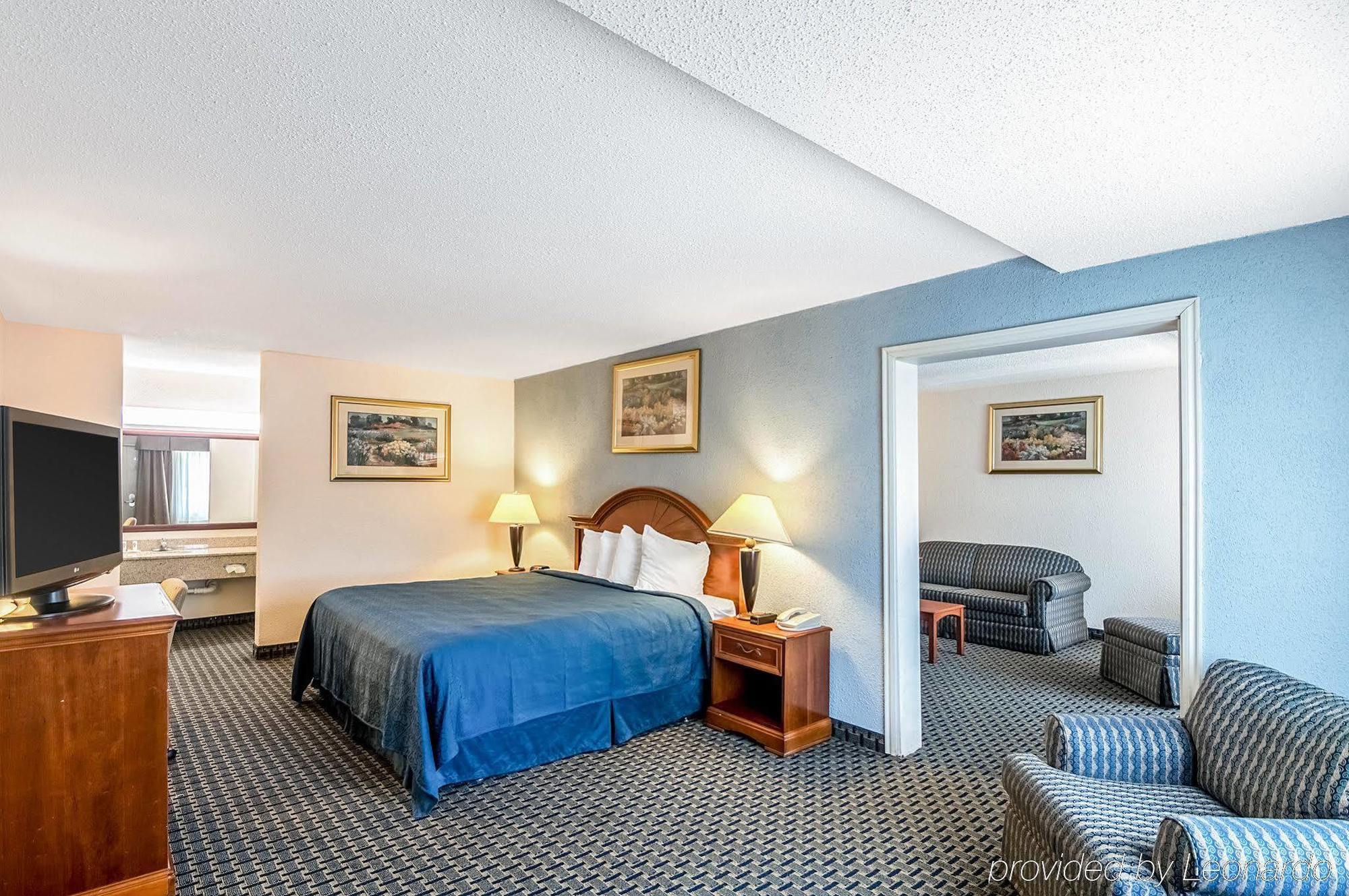 Texas Inn & Suites 登顿 外观 照片