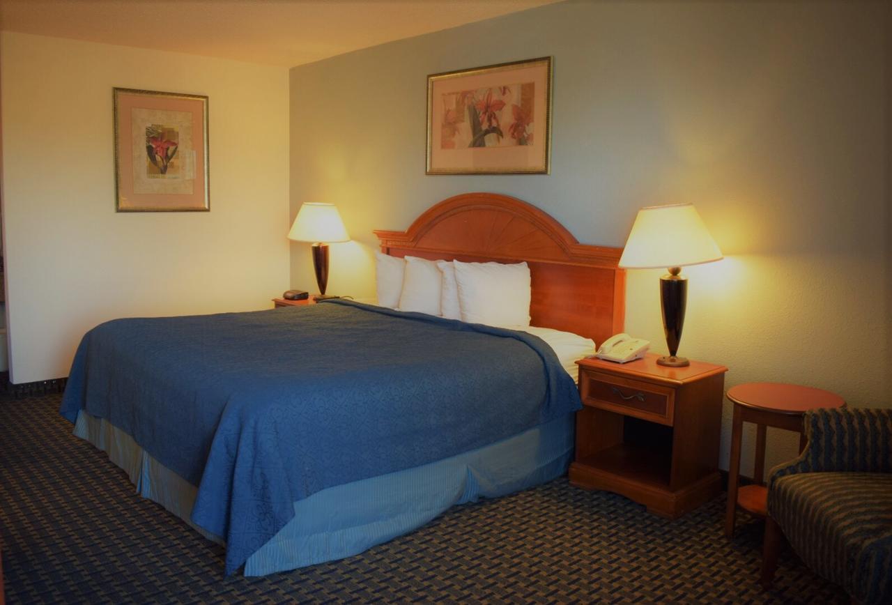 Texas Inn & Suites 登顿 外观 照片