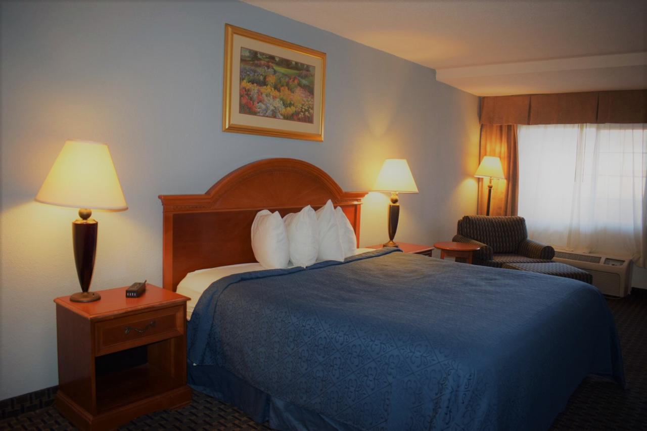 Texas Inn & Suites 登顿 外观 照片